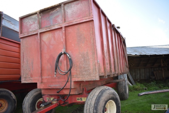 Gehl 16' rear unload forage wagon