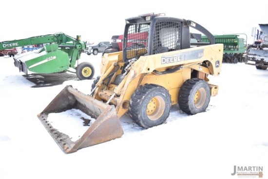 JD 325 skid loader