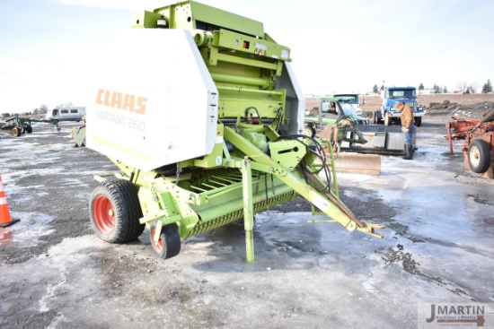 Claas Variant 260 round baler