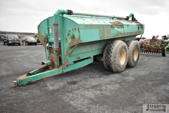 Houle 4800 gallow manure spreader