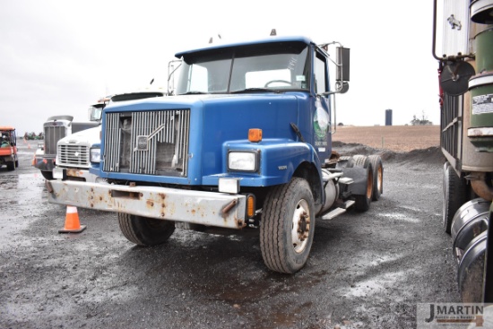1996 Volvo semi tractor