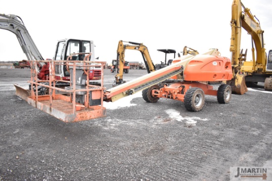 JLG 400S boom lift