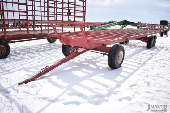Creekside 30' tandem axle bale wagon
