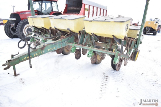 JD 7000 6 row no-till planter