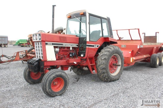 INT 986 tractor