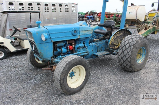 Ford 2000LCG tractor
