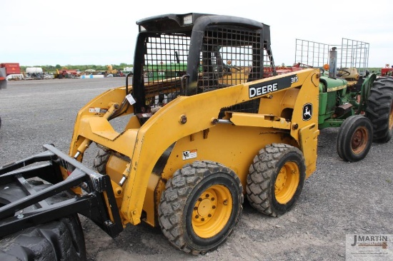 JD 315 skid loader