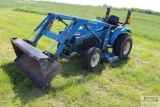 New Holland 1530 tractor w/ NH 7308 Loader