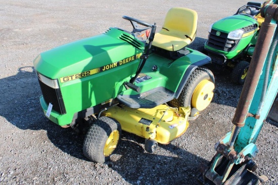 JD GT262 riding mower