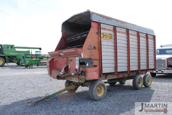 H&S 7+4 forage wagon