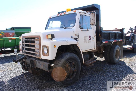 1982 Int dump truck