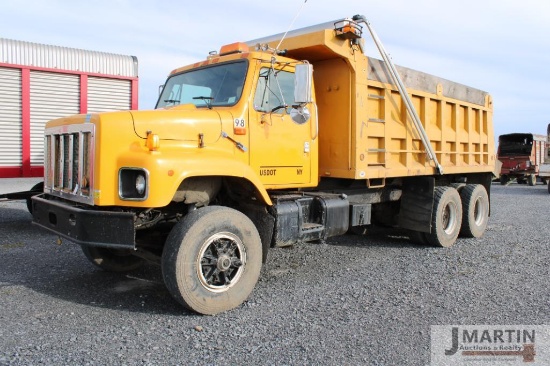 1999 Int 2674 dump truck