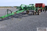 JD 680 11 Shank chisel plow