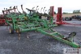 JD 980 field cultivator