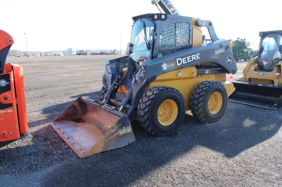 2017 JD 330G skid loader