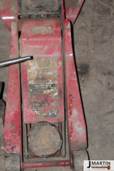 Heavy duty truck floor jack