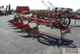 Kverneland 5 bottom hyd variable mold board plow