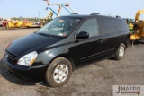 2010 Kia 7 passenger minivan