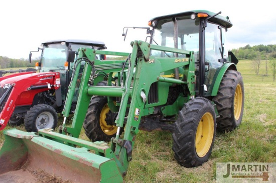 JD 5420 tractor w/ 541 self leveling loader