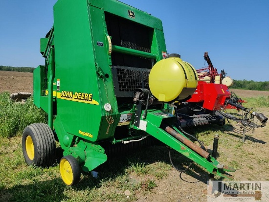 JD 467 silage special round baler