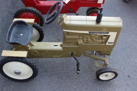 Int 856 pedal tractor