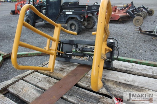 New skid mount bale grabber