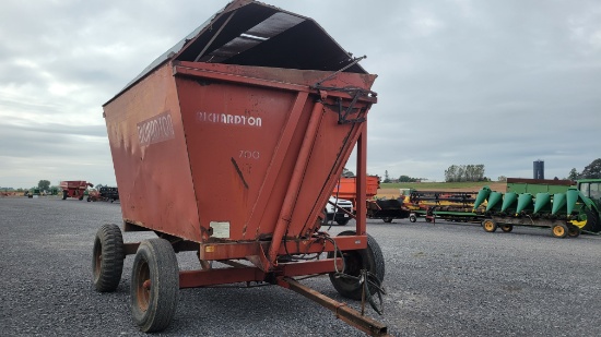 Richardson 700 dump wagon