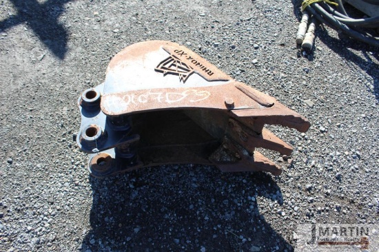 Rhino 12" excavator bucket w/ teeth, tag hookup