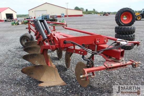 CIH 720 4 bottom 3pt moldboard plow