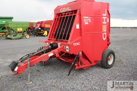 Gehl 1375 round baler