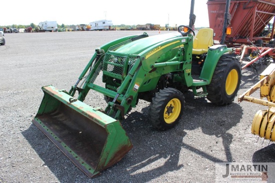 JD 3320 compact tractor w/ 300CX loader