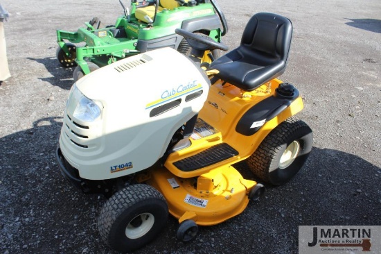 Cub Cadet LT1042 mower