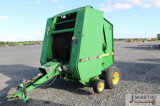 JD 385 round baler