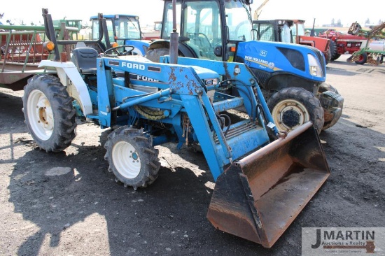 Ford 1520 utility tractor w/ 7108 loader