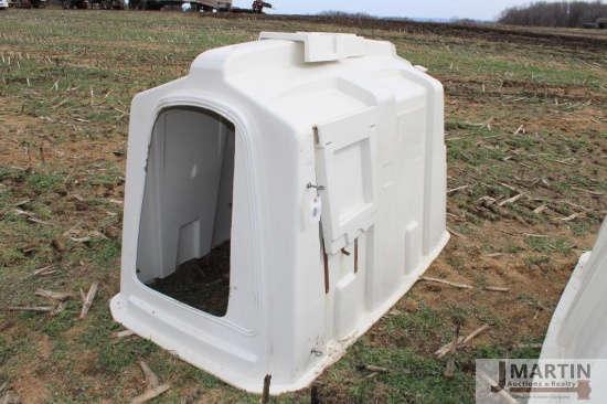 10 Agri Plastics calf hutches (X10)