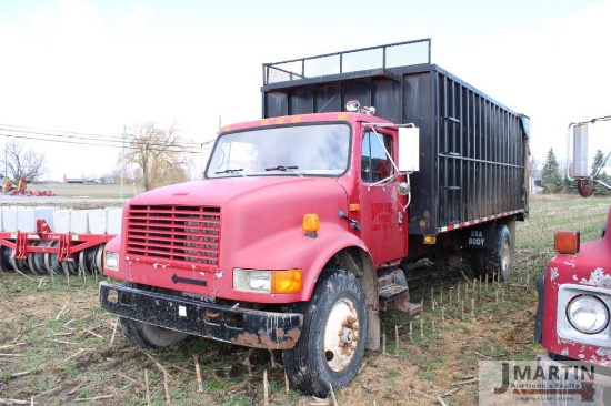 1998 Int 4900 silage truck