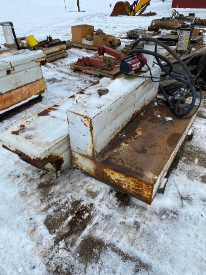 105 Gallon L Shaped Fuel Tank & toolbox