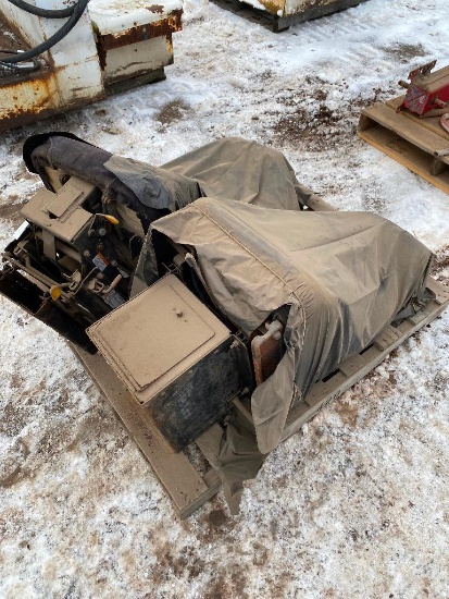 2- Peterbuilt Cloth seats