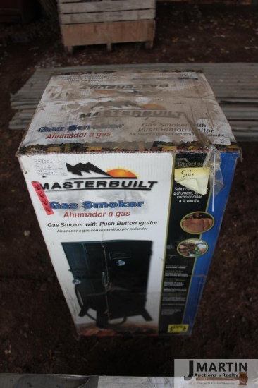 New Masterbuilt gas smoker