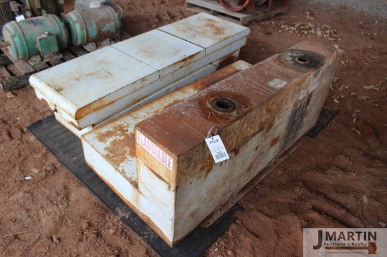 Truck bed L shaped fuel tank