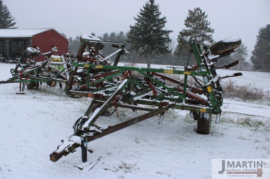 Glenco 17 tooth Soil Saver chisel plow