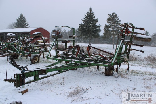 Glenco 20 tooth Soil Saver chisel plow