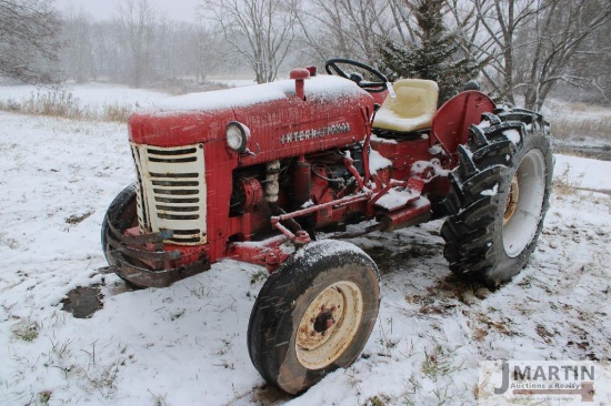 IH 2 wd tractor