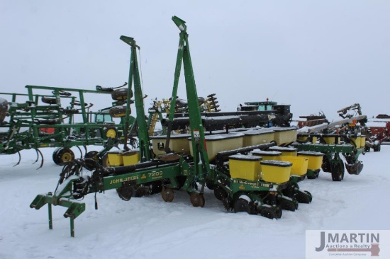JD 7200 12 row planter