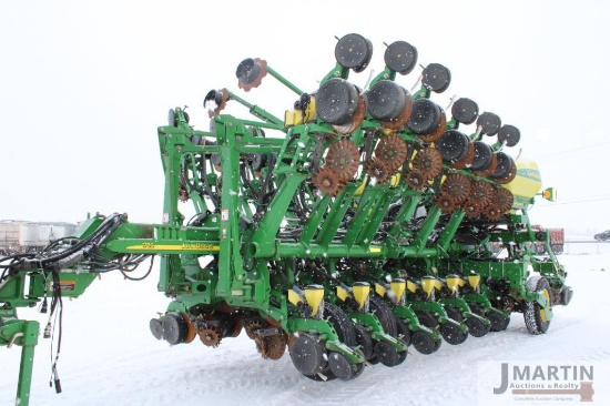 2013 JD 1790 16/32 row planter