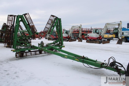 JD 200 36' Crumbler