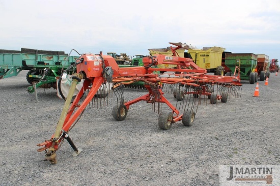 Kuhn GA7822 twin rotary rake
