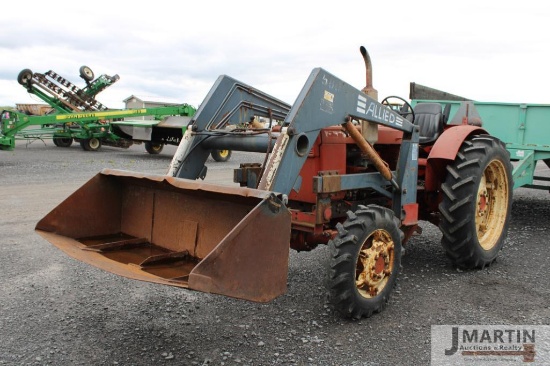 Belarus T40A tractor w/ Allied 580 loader