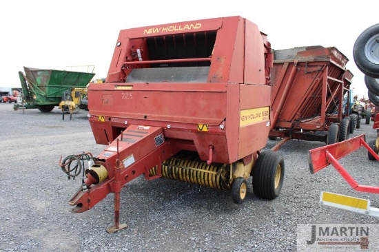 NH 660 Fastnet round baler