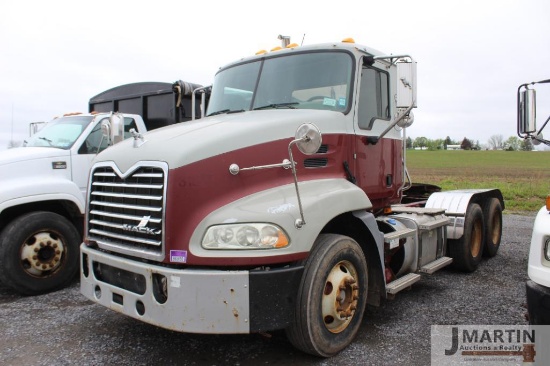 2012 Mack CXU semi